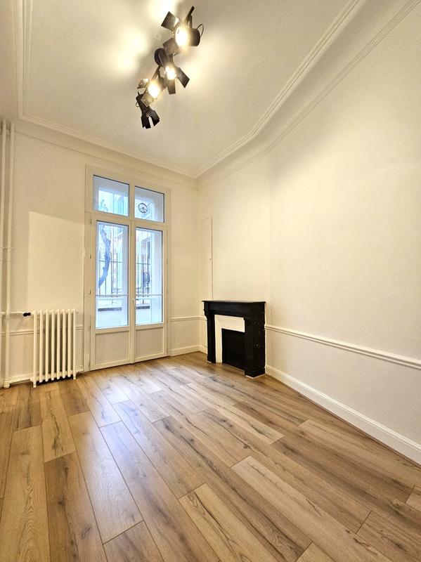 Bureau - 95 m² - 5 pièces