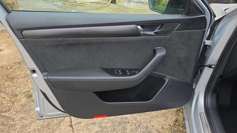 Skoda Superb 1.4 Tsi 156 Phev 218 Sportline - Entretien constructeur Toit ouvrant