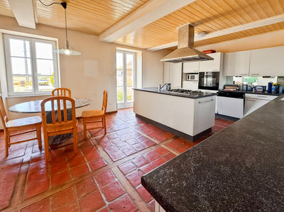 Maison - 234 m² - 9 pièces