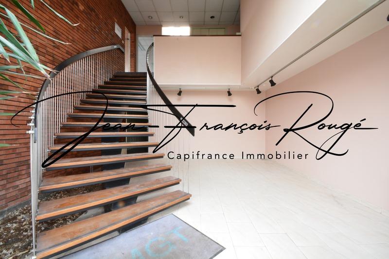 Local d'activité / Entrepôt - 1 635 m² - 12 pièces