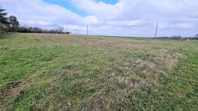 Terrain constructible - 911 m²