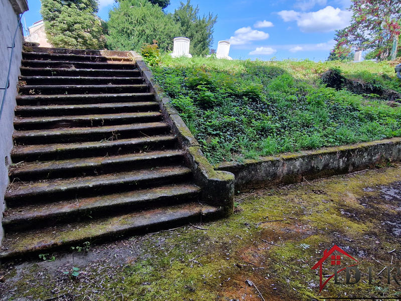 Maison - 402 m² - 14 pièces