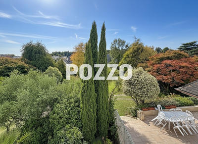 Maison - 210 m² - 9 pièces