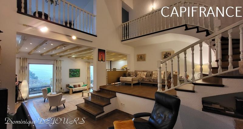 Maison - 250 m² - 8 pièces