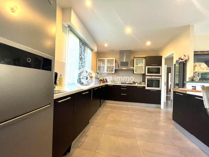 Maison - 230 m² - 7 pièces