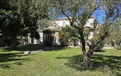 Maison traditionnelle - 166 m² - 6 pièces