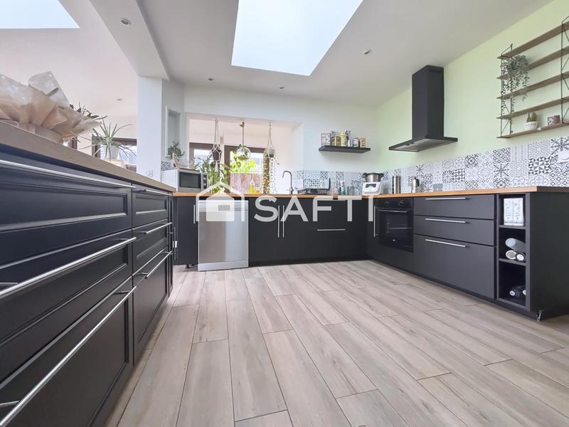 Maison - 222 m² - 8 pièces