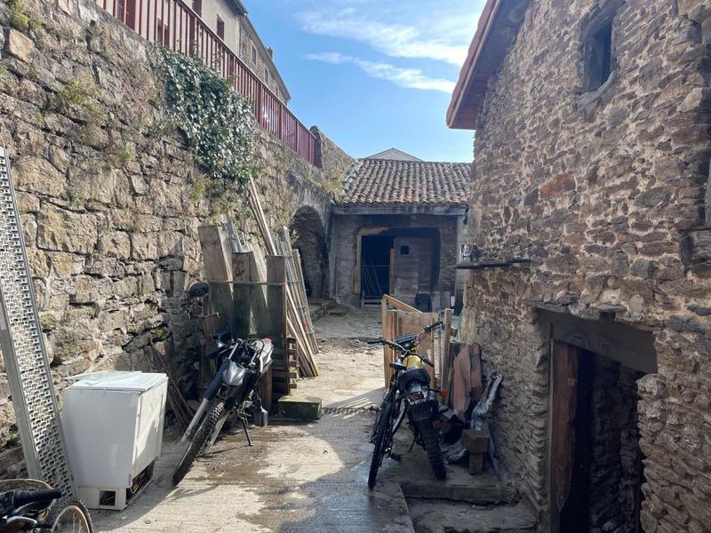 Maison - 300 m² - 4 pièces