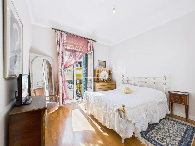 Appartement - 155 m² - 5 pièces