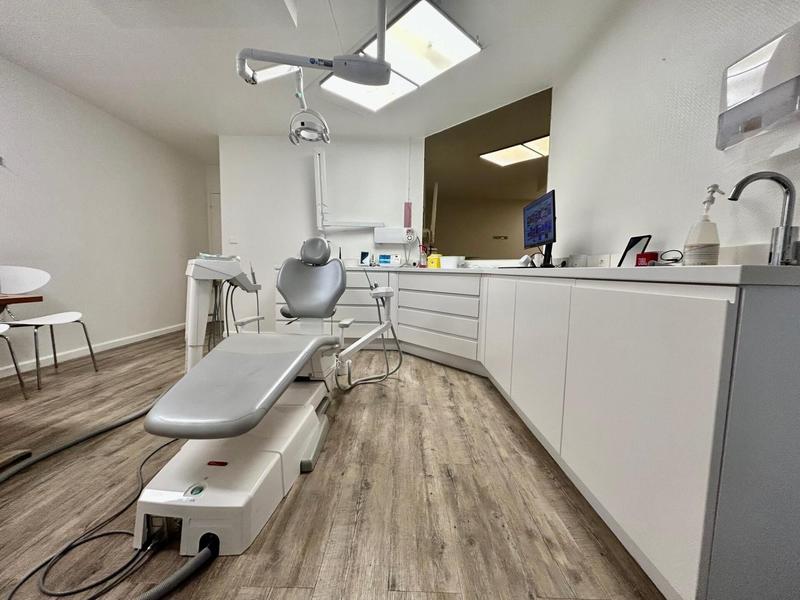 Local commercial - 210 m² - 9 pièces