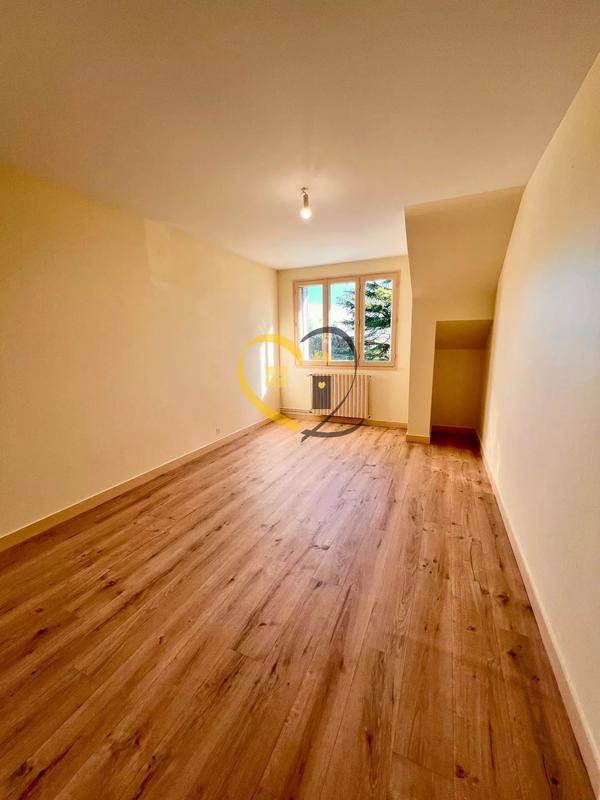 Maison - 205 m² - 8 pièces