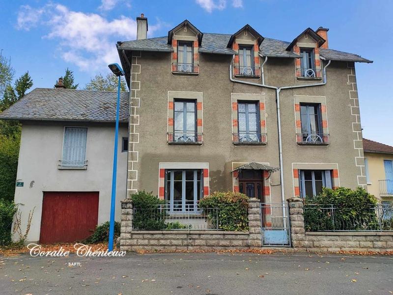 Maison - 232 m² - 8 pièces