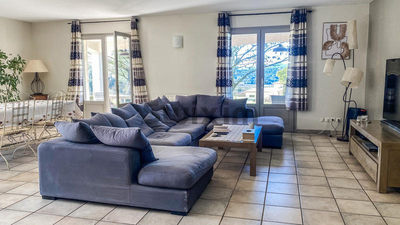 Villa - 228 m² - 9 pièces