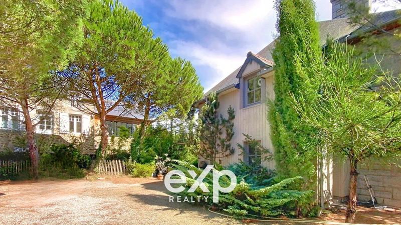 Maison - 242 m² - 7 pièces