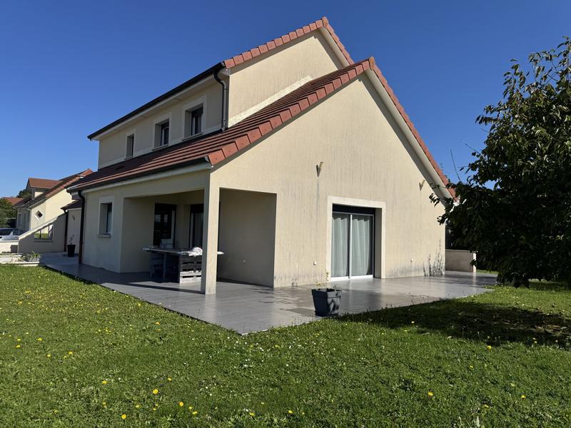 Maison - 162 m² - 8 pièces