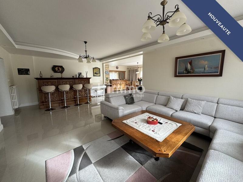 Demeure - 244 m² - 7 pièces