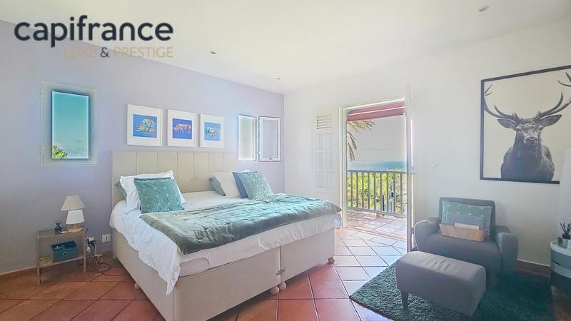 Villa - 215 m² - 8 pièces