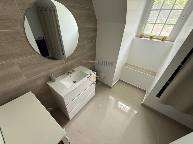 Maison - 210 m² - 6 pièces