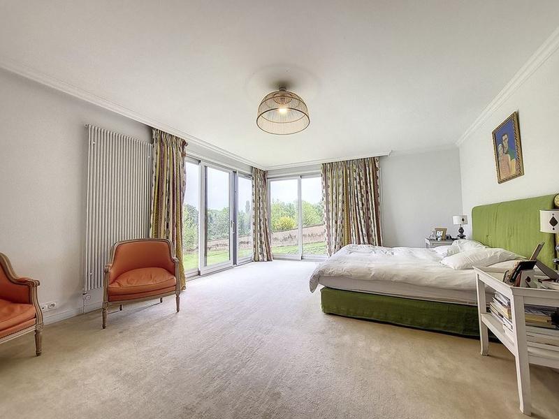 Maison traditionnelle - 388 m² - 15 pièces