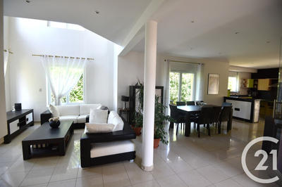 Maison - 242 m² - 7 pièces