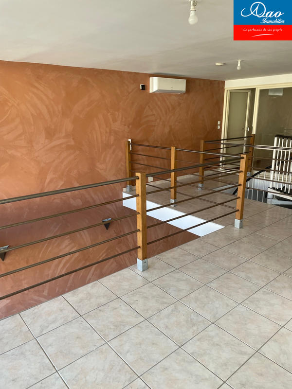 Loft - 176 m² - 6 pièces