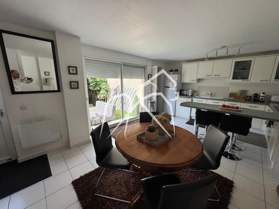 Maison - 255 m² - 10 pièces