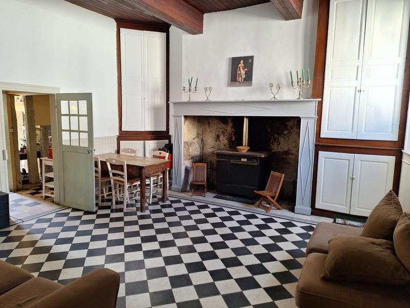 Maison - 350 m² - 11 pièces