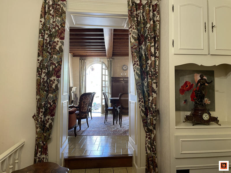 Maison traditionnelle - 242 m² - 6 pièces