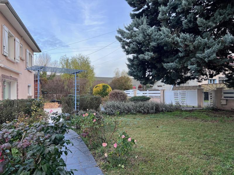 Maison traditionnelle - 120 m² - 10 pièces