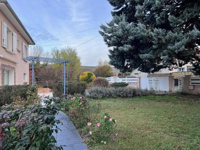 Maison traditionnelle - 120 m² - 10 pièces