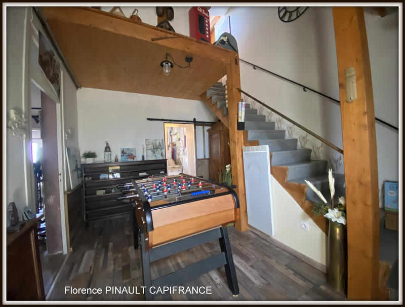 Maison - 233 m² - 9 pièces