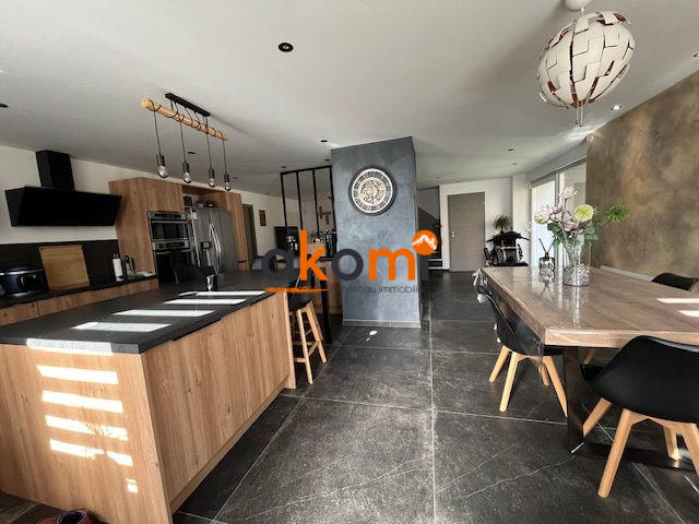 Maison - 137 m² - 5 pièces