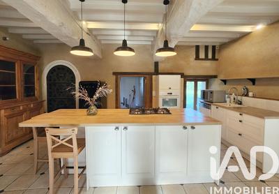 Maison - 180 m² - 8 pièces