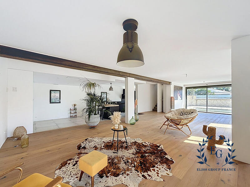 Maison contemporaine - 205 m² - 5 pièces