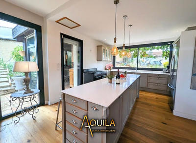 Villa - 341 m² - 8 pièces