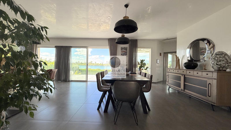 Maison - 257 m² - 7 pièces