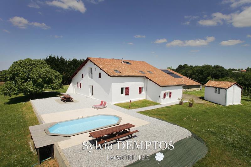 Maison - 350 m² - 10 pièces