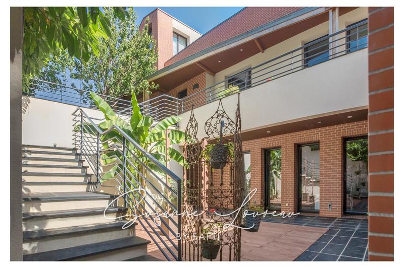 Maison - 355 m² - 11 pièces