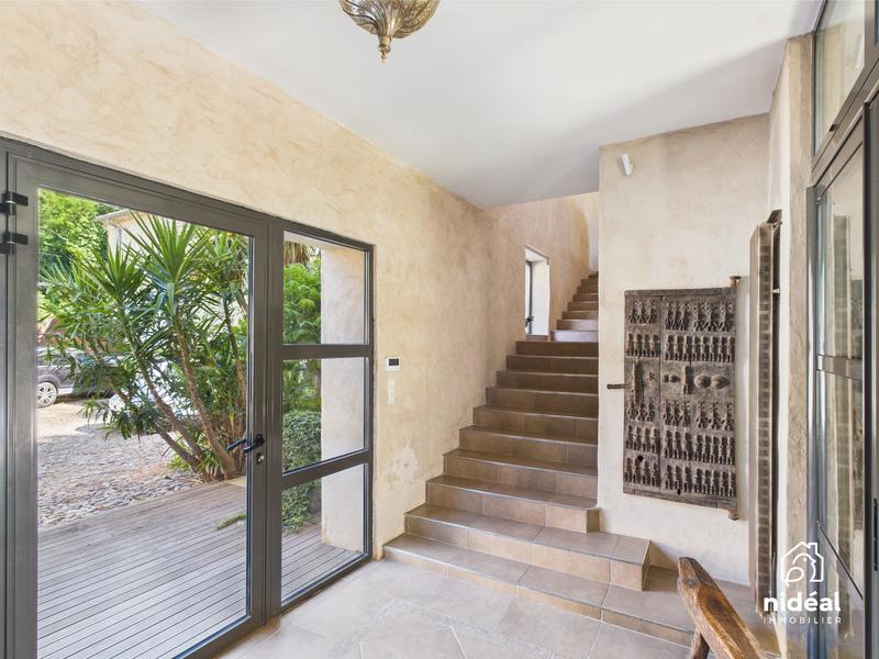 Mas - 350 m² - 13 pièces