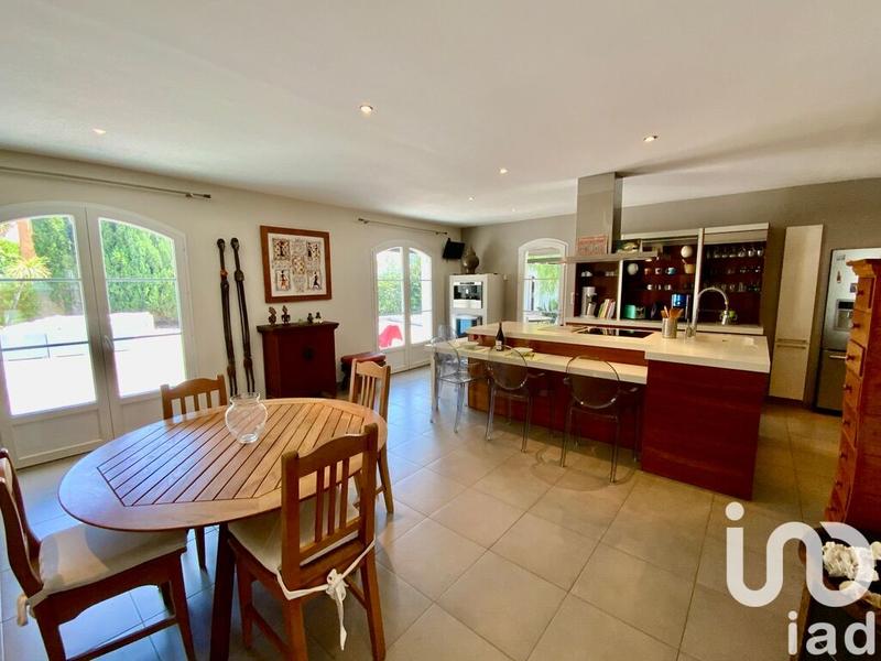 Maison - 232 m² - 8 pièces