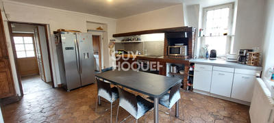 Maison - 218 m² - 9 pièces