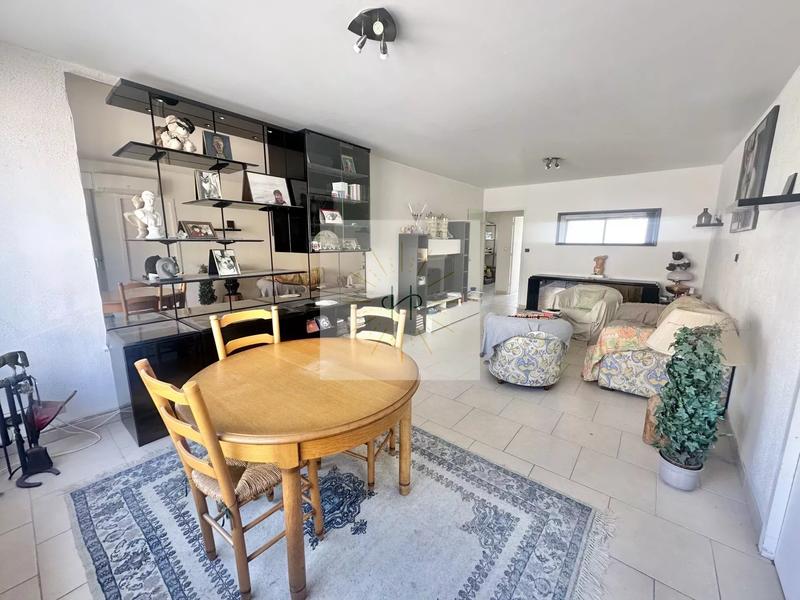 Appartement - 77 m² - 5 pièces