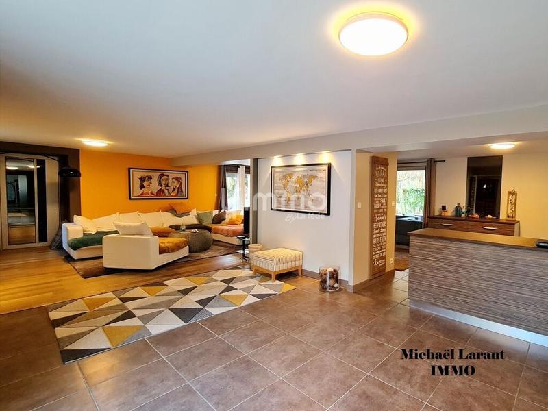 Propriété - 484 m² - 7 pièces