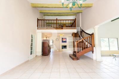 Propriété - 318 m² - 6 pièces