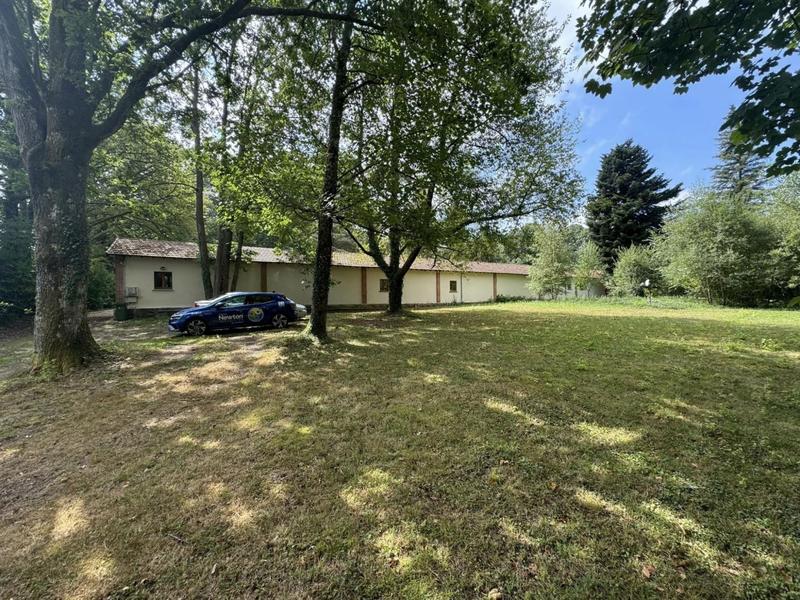 Maison - 218 m² - 12 pièces