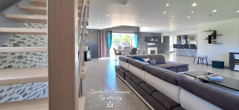 Maison - 280 m² - 11 pièces