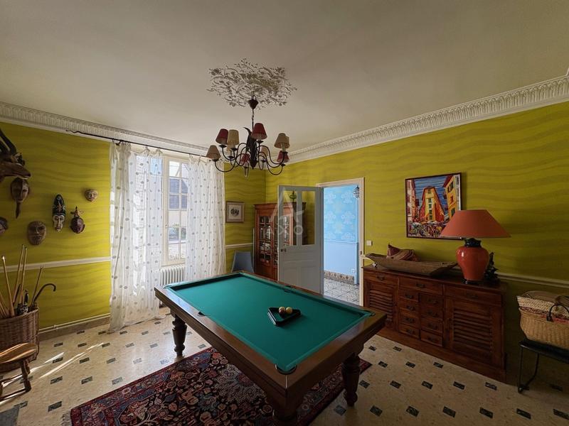 Maison - 263 m² - 10 pièces