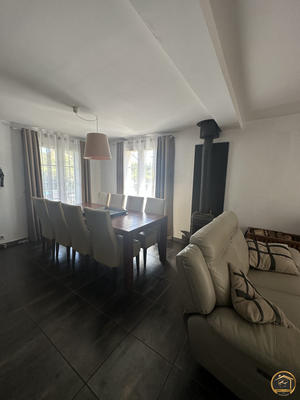 Maison - 90 m² - 5 pièces