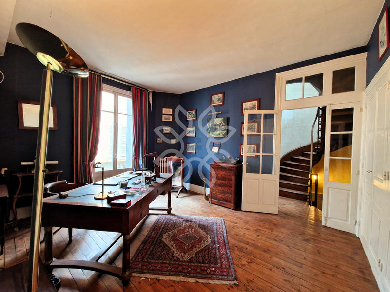 Triplex - 135 m² - 9 pièces