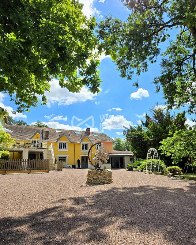 Maison - 807 m² - 30 pièces